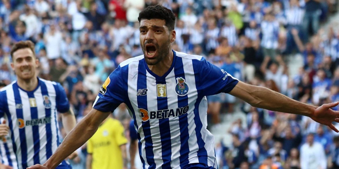 Arsenal Must Avoid Move For £17m "Threat"